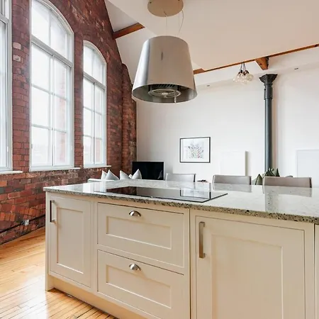 Central Loft With Free Parking * ليدز