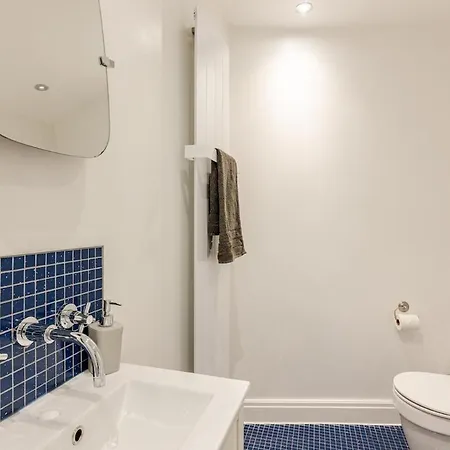 Central Loft With Free Parking شقة *