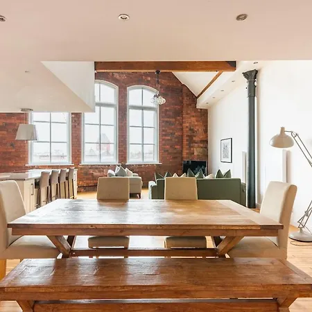 Central Loft With Free Parking * ليدز