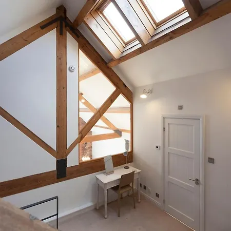 Central Loft With Free Parking * ليدز
