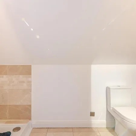 Central Loft With Free Parking شقة *