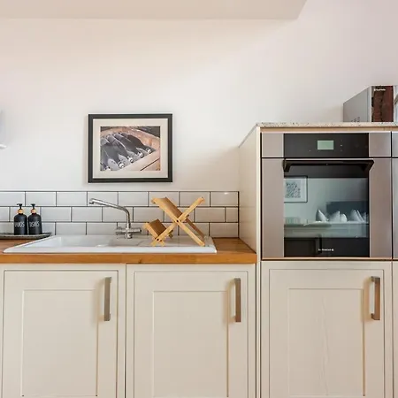 Central Loft With Free Parking * ليدز