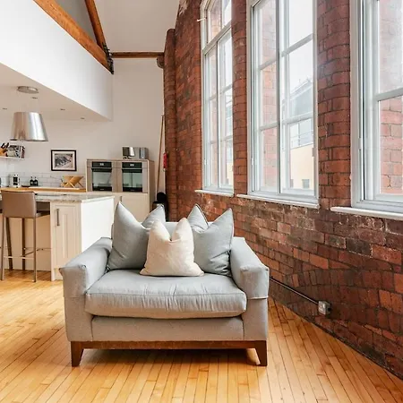 Central Loft With Free Parking شقة *