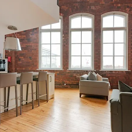 Central Loft With Free Parking شقة ليدز
